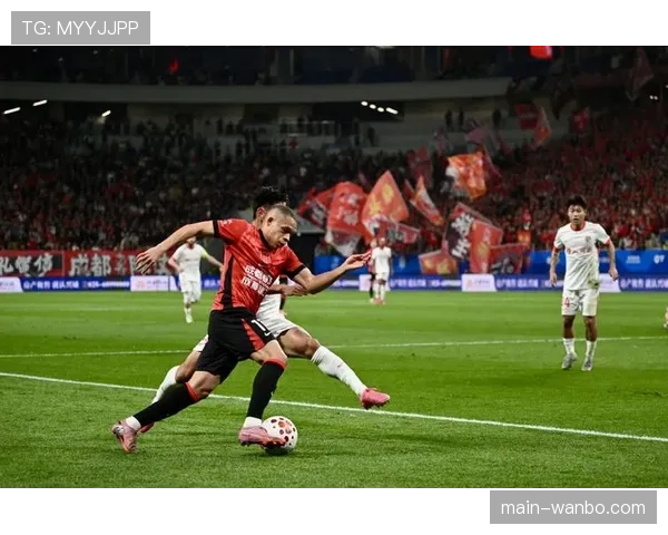 罗慕洛角球直接破门显灵光 蓉城中场核心定位球功底深厚 罗慕洛角球直接破门显灵光 蓉城中场核心定位球功底深厚